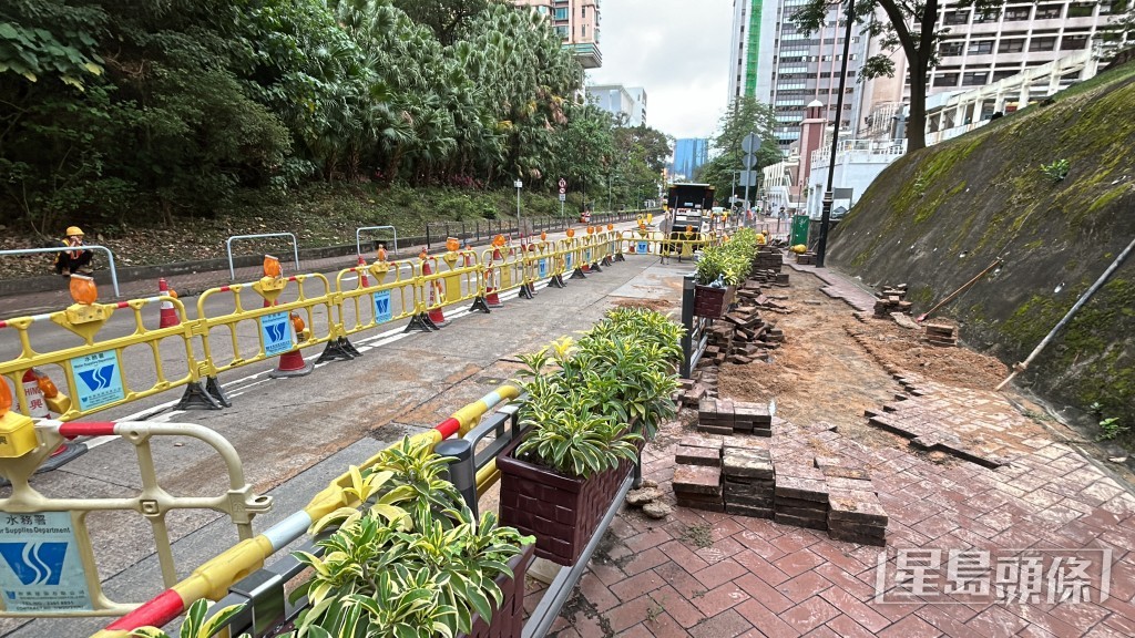 油麻地衛理道近伊利沙伯醫院位置發生爆水管事件。林思明攝