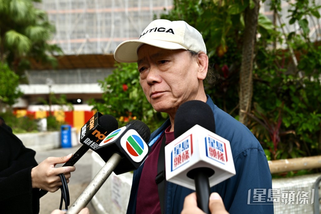 在峰華邨住了數十年的許先生。 在峰華邨住了數十年的許先生。