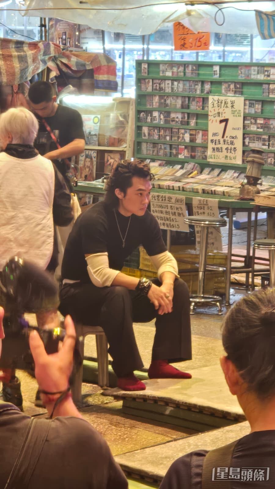 不停飛身要坐低唞唞。