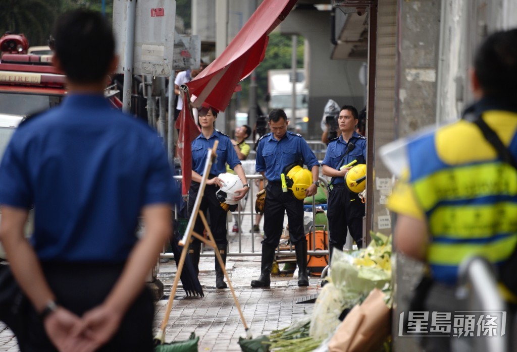 高級消防隊長張耀升於火警中殉職。