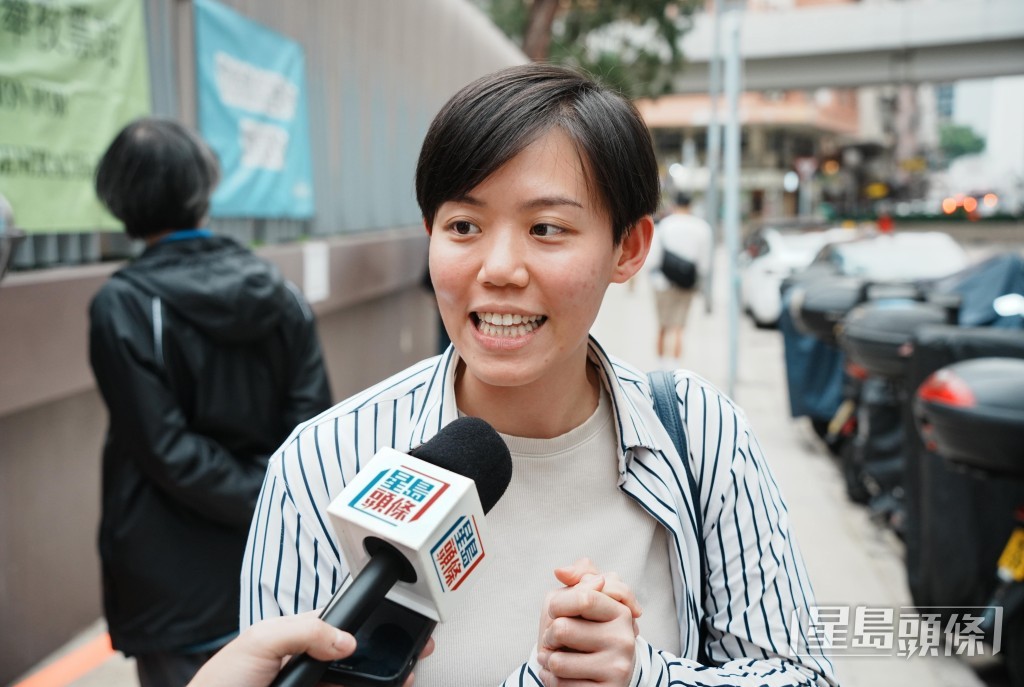 警員黃小姐表示,自己在旺角警署上班,在太子警察體育遊樂會投票非常方便。 警員黃小姐表示,自己在旺角警署上班,在太子警察體育遊樂會投票非常方便。