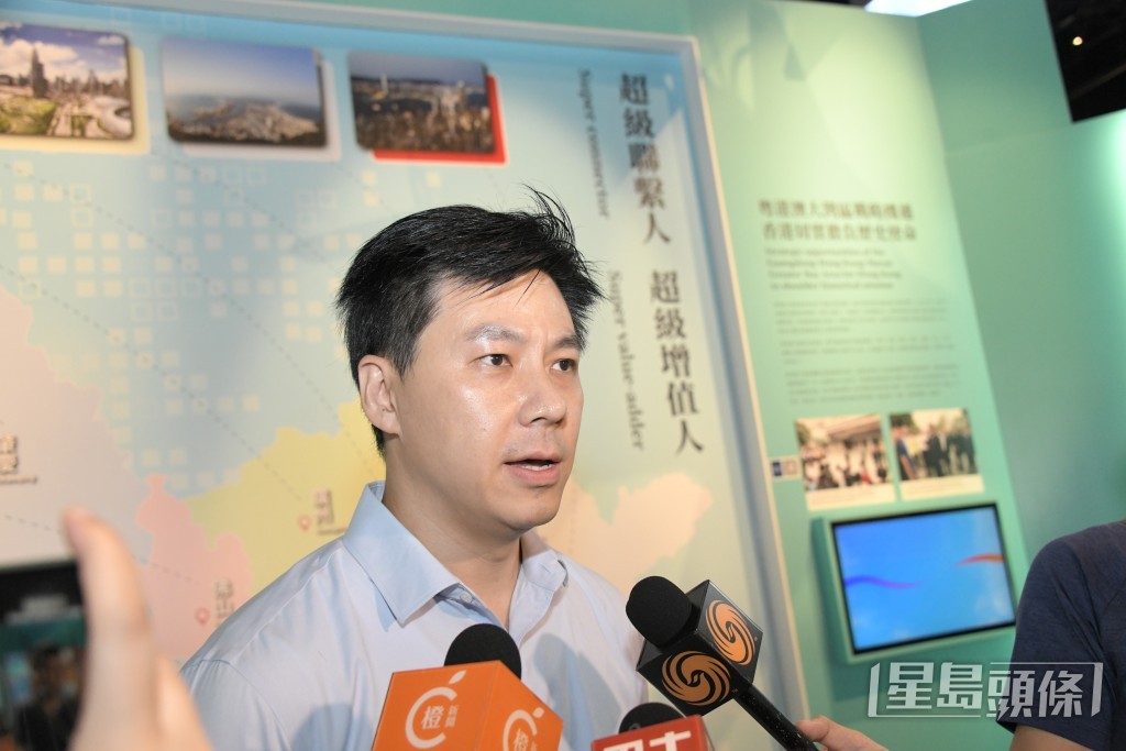 第5万位参观者陈先生。黄伟强摄