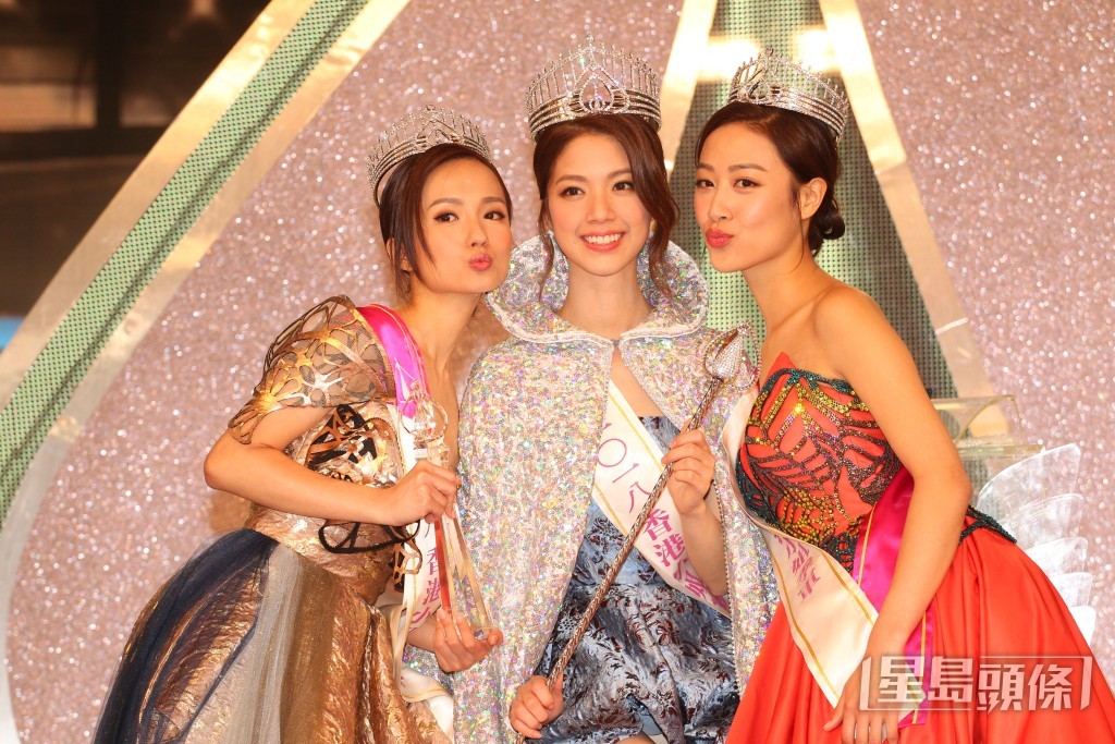鄧卓殷（左）是2018年香港小姐亞軍兼最上鏡小姐。
