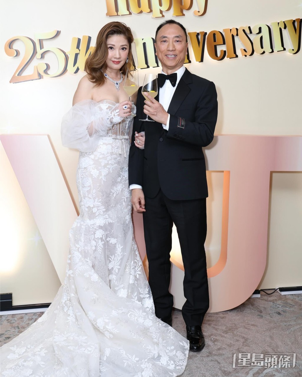 翁嘉穗與商人老公鄔友正結婚25周年