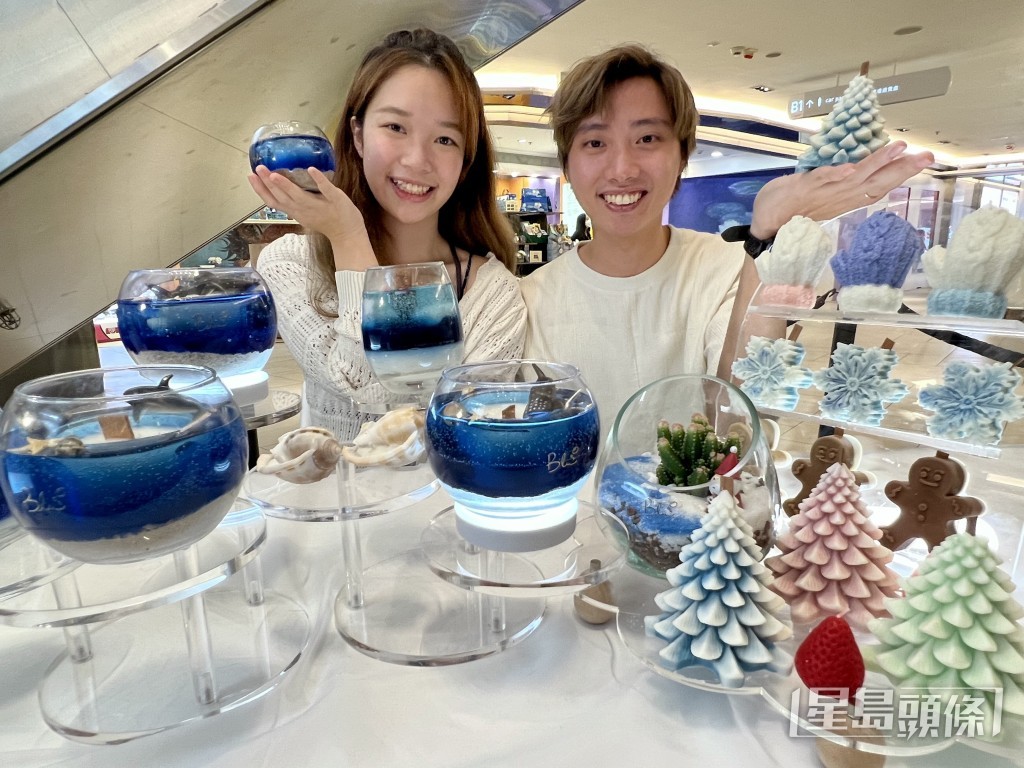 正就讀大專的周先生與張小姐亦是檔主。盧江球攝 正就讀大專的周先生與張小姐亦是檔主。盧江球攝