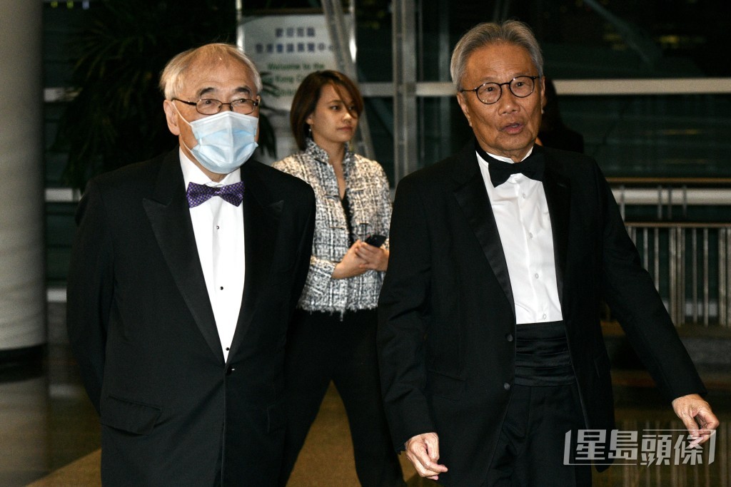 前中大校長劉遵義(左)。盧江球攝 前中大校長劉遵義(左)。盧江球攝
