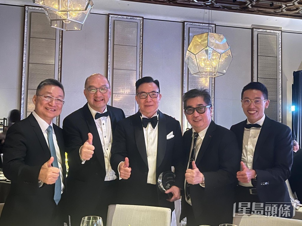 陳家樑分享了與「嘉應」系主理人梁錫光(中)合照。 陳家樑分享了與「嘉應」系主理人梁錫光(中)合照。