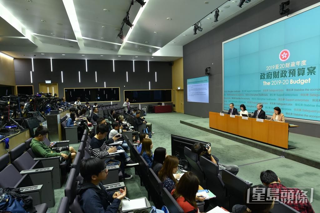 政府在2019至2020年度《財政預算案》撥款200億元購置60個物業,以設立超過130項社福設施。 政府在2019至2020年度《財政預算案》撥款200億元購置60個物業,以設立超過130項社福設施。