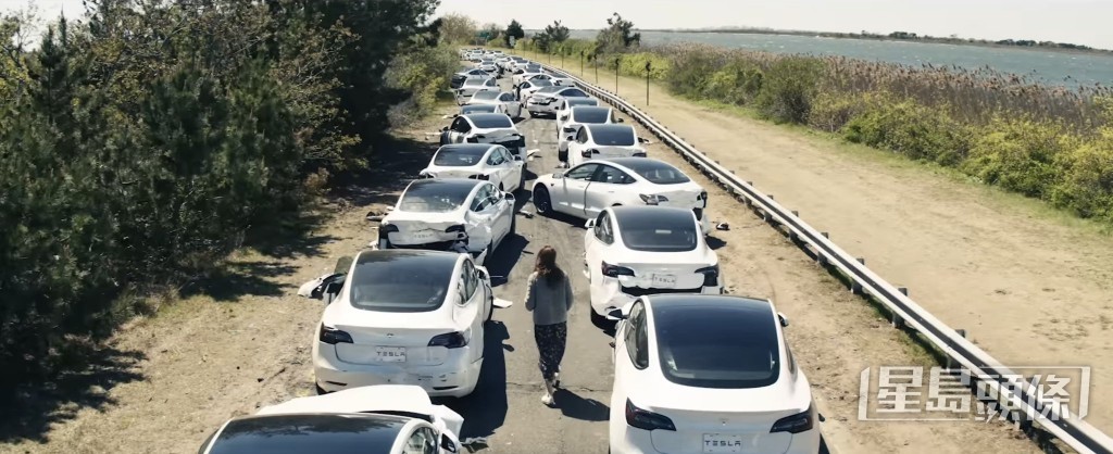 因為架車冇導航,Clay爭啲返唔到民宿,同時發現Tesla玩攬炒。 因為架車冇導航,Clay爭啲返唔到民宿,同時發現Tesla玩攬炒。