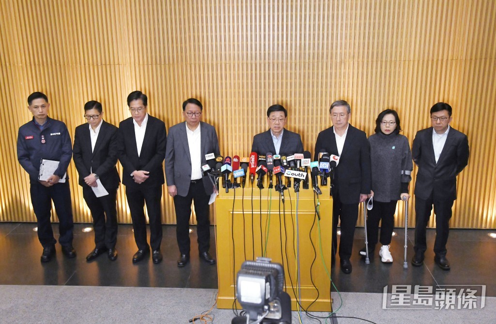 李家超見記者。何健勇攝