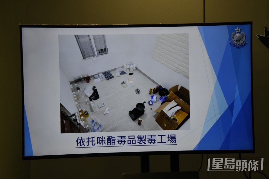 製毒工具隨便放在地上。 製毒工具隨便放在地上。