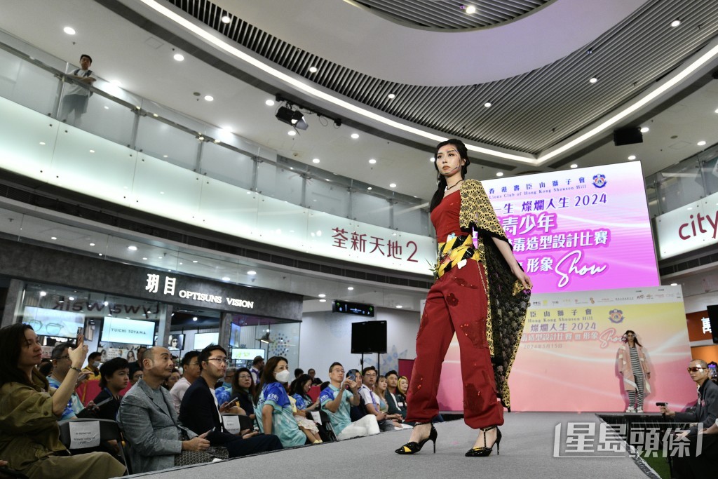 參賽者設計的髮型、妝容和服裝，由一班年輕專業模特兒展示。