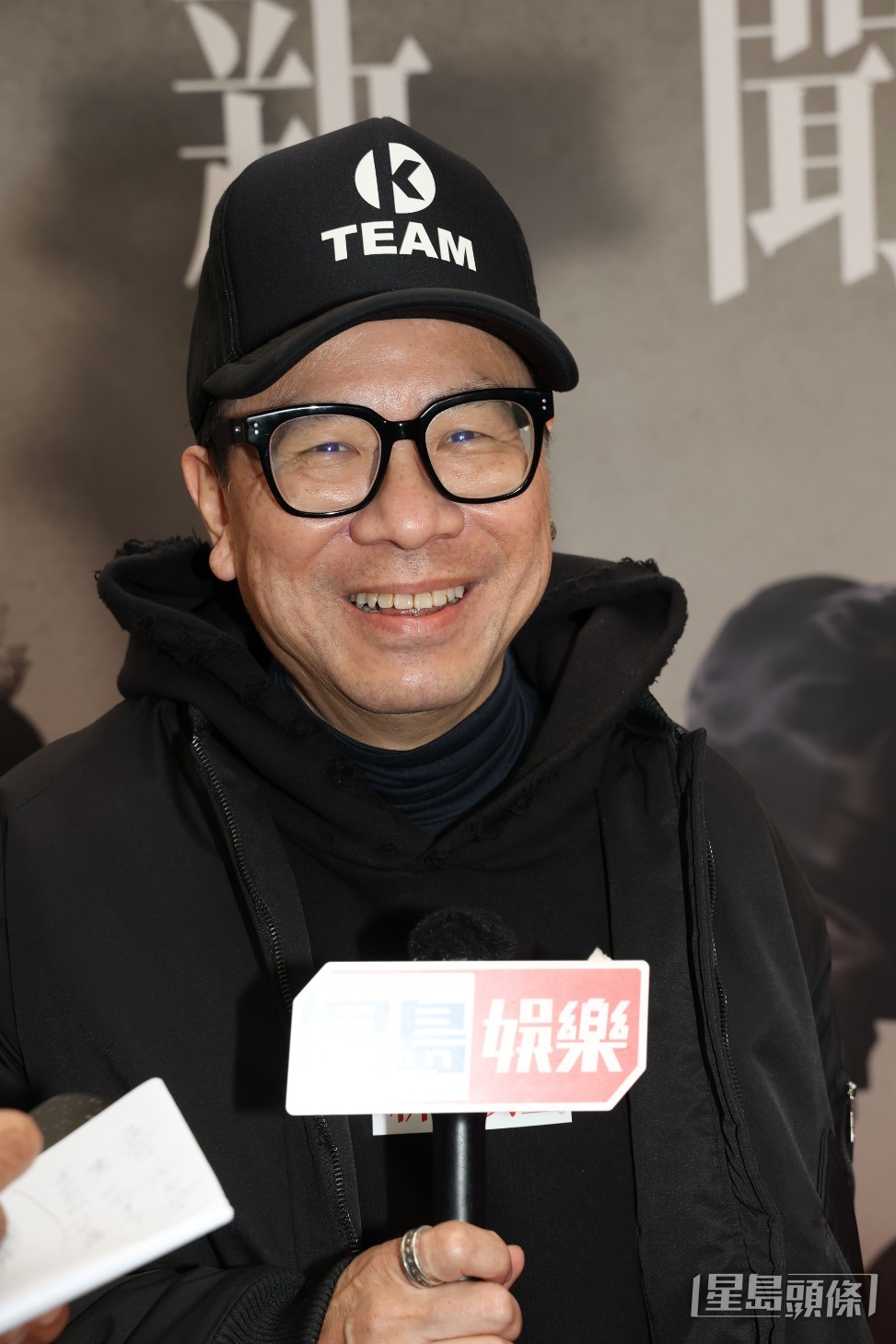 鍾澍佳見作品收視好笑得開懷。