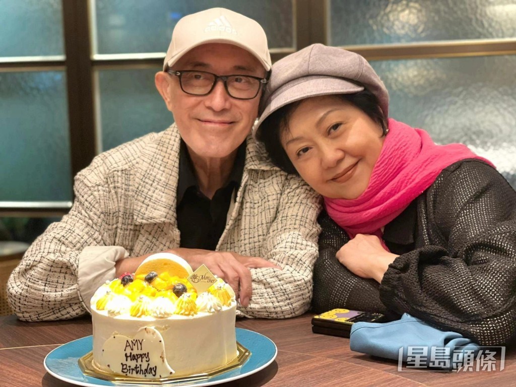 胡美仪、毛俊辉两公婆好恩爱。