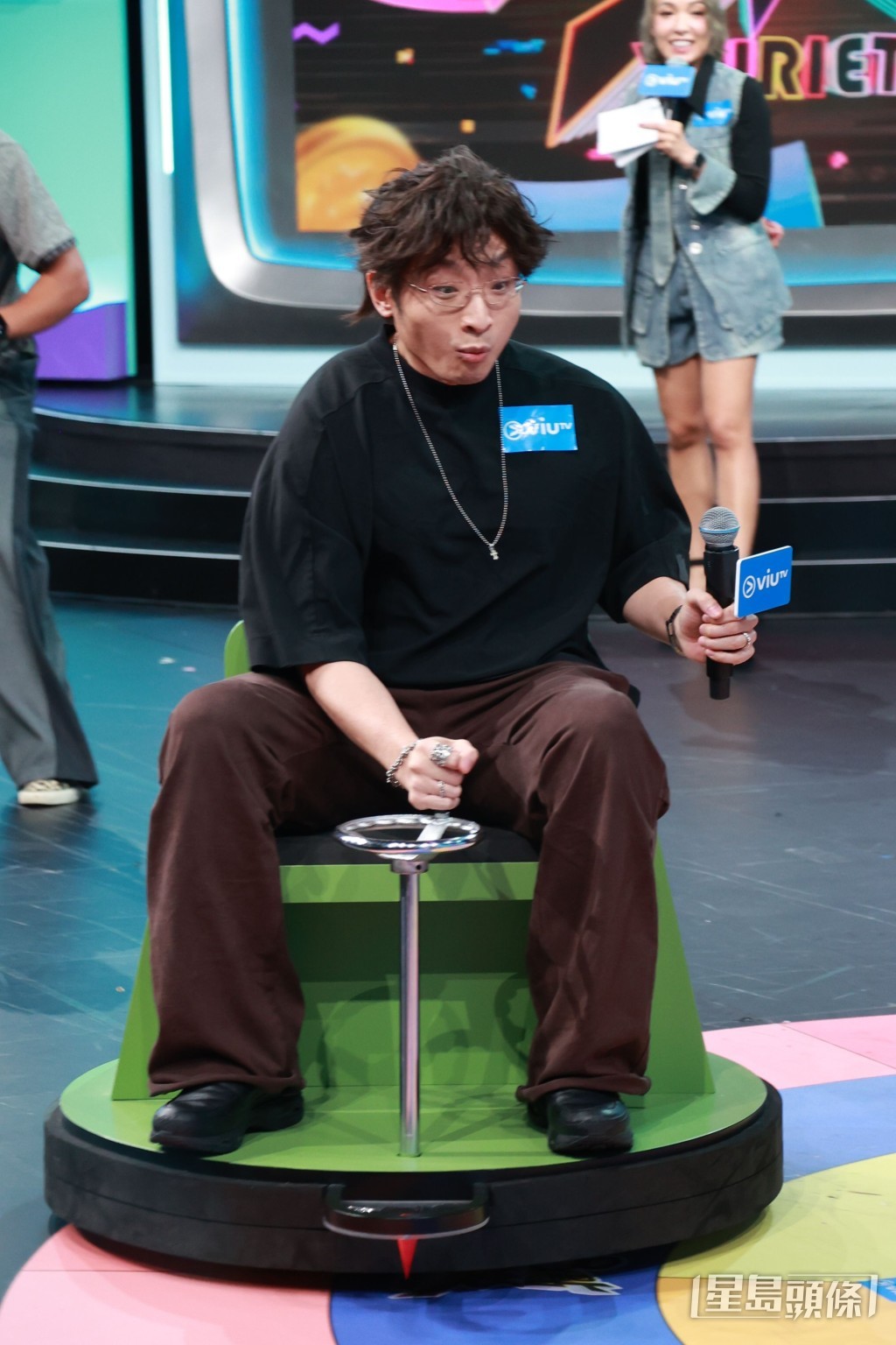 阿Dee幾乎被推出錄影廠外。