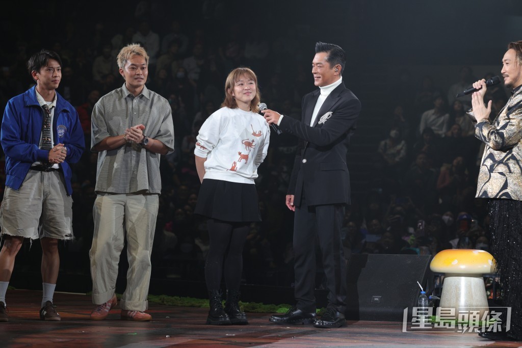 古天樂反客為主,請來捧場的梁詠琪、193、肥仔、胡子彤、陳明熹及林家熙(Locker)上台。 古天樂反客為主,請來捧場的梁詠琪、193、肥仔、胡子彤、陳明熹及林家熙(Locker)上台。