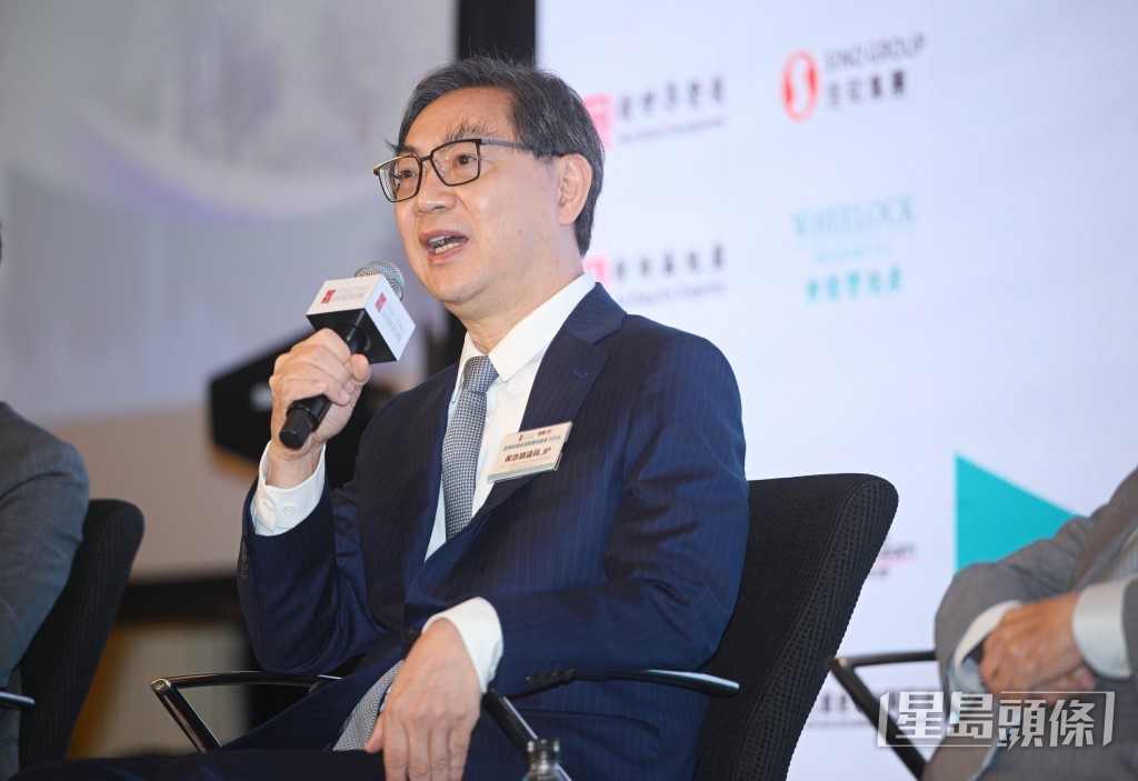 立法會議員(地產及建造界)黃浩明呼籲落實基建具體時間表,並剖析深港融合下香港地產與創科的定位。 立法會議員(地產及建造界)黃浩明呼籲落實基建具體時間表,並剖析深港融合下香港地產與創科的定位。