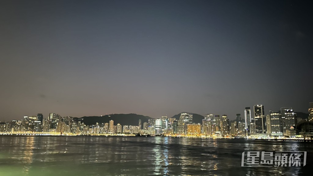 本港地区今日天晴干燥。早上寒冷。蔡楚辉摄 本港地区今日天晴干燥。早上寒冷。蔡楚辉摄
