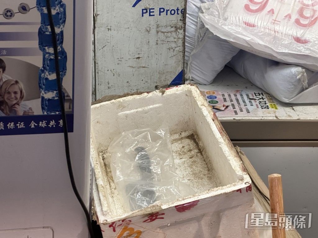 疑犯行兇的菜刀。 疑犯行兇的菜刀。