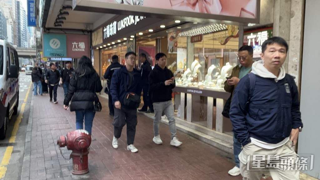 探員到場調查。蔡楚輝攝 探員到場調查。蔡楚輝攝
