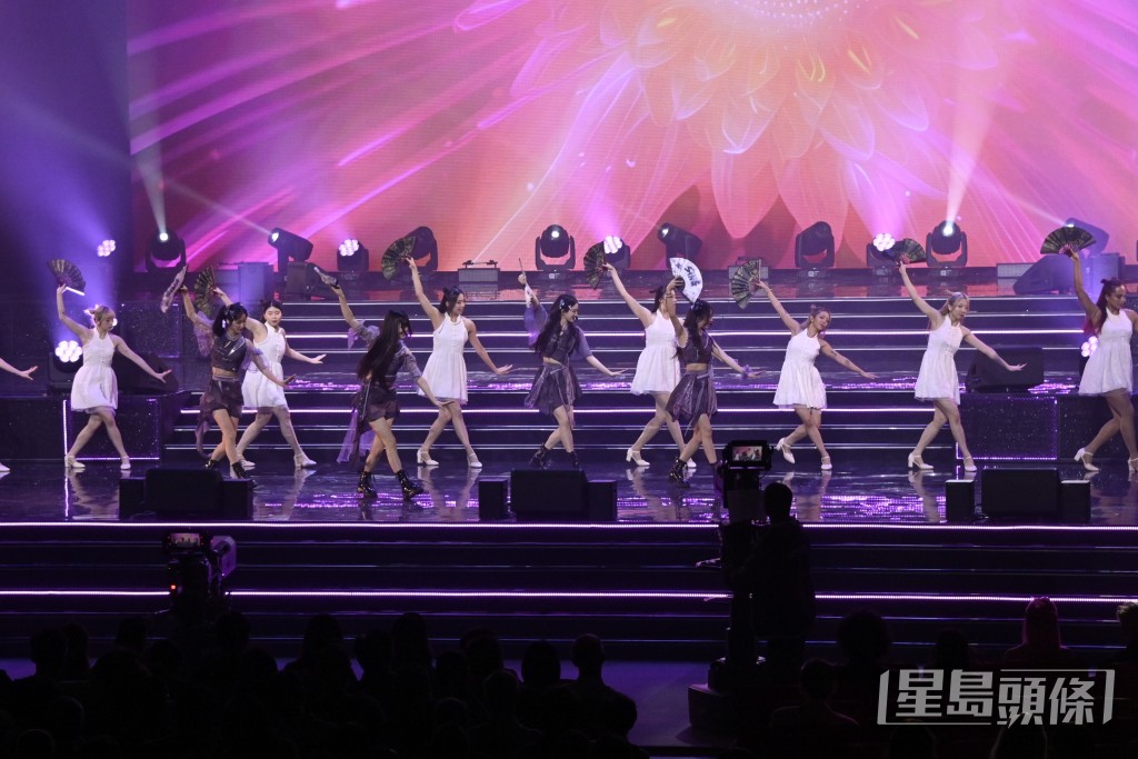 中國風電子女團SING女團表演，個個都青春洋溢。