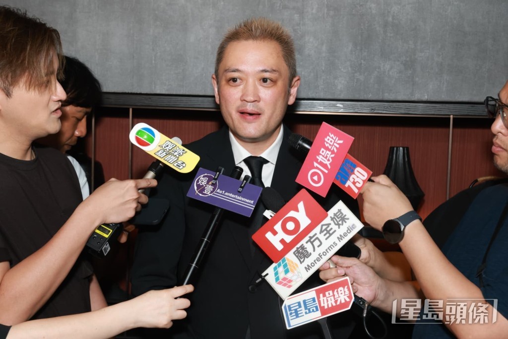 李泳漢亦表示很擔心李家鼎消瘦憔悴:「由第一日和他說媽媽的事,我已經叫他過來一起住。」 李泳漢亦表示很擔心李家鼎消瘦憔悴:「由第一日和他說媽媽的事,我已經叫他過來一起住。」