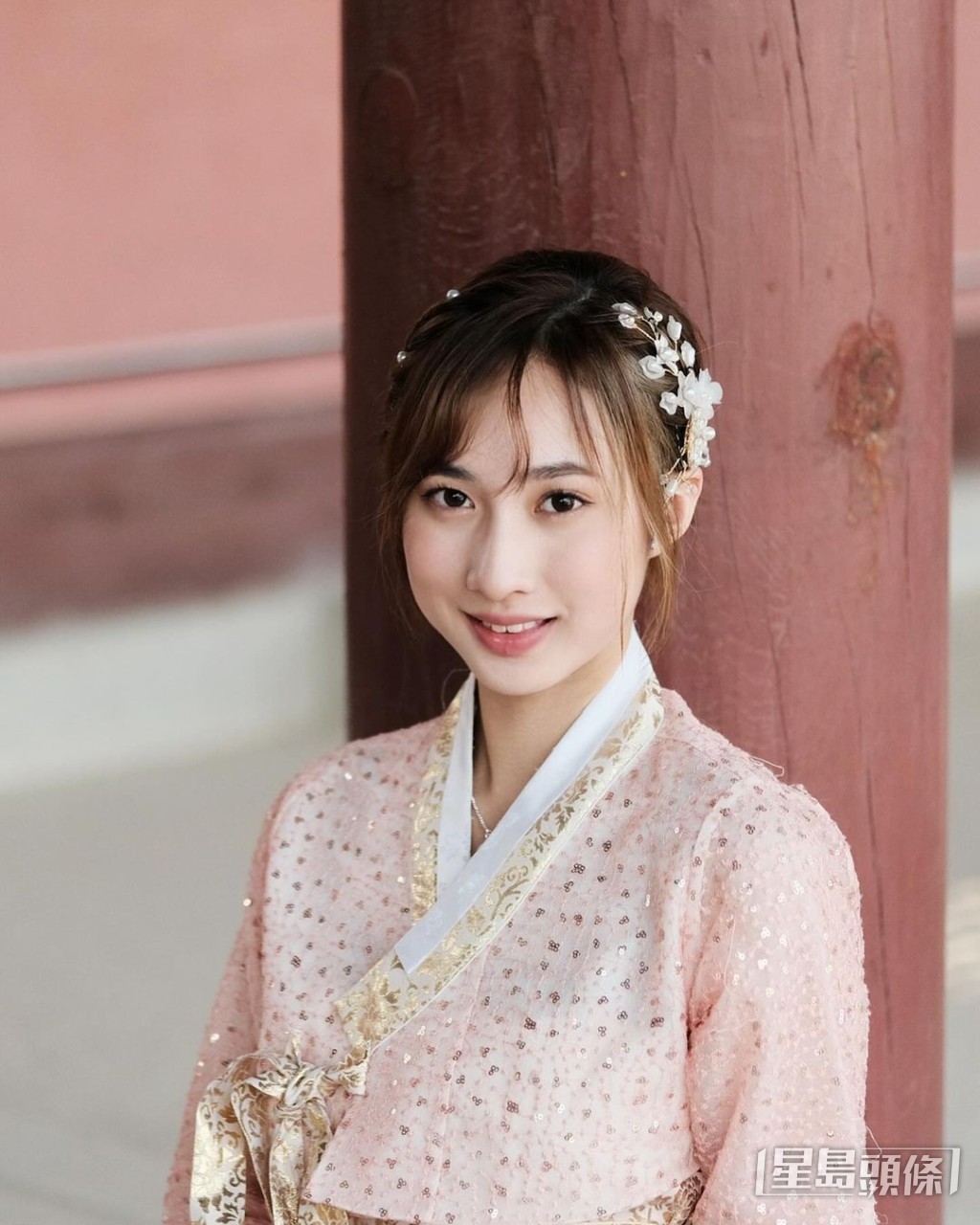 Yumi去韓國旅行時,試穿傳統服裝。 Yumi去韓國旅行時,試穿傳統服裝。