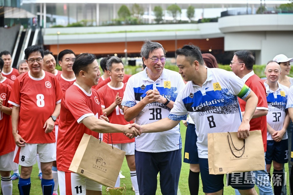 立法會與政府足球友誼賽。劉駿軒攝