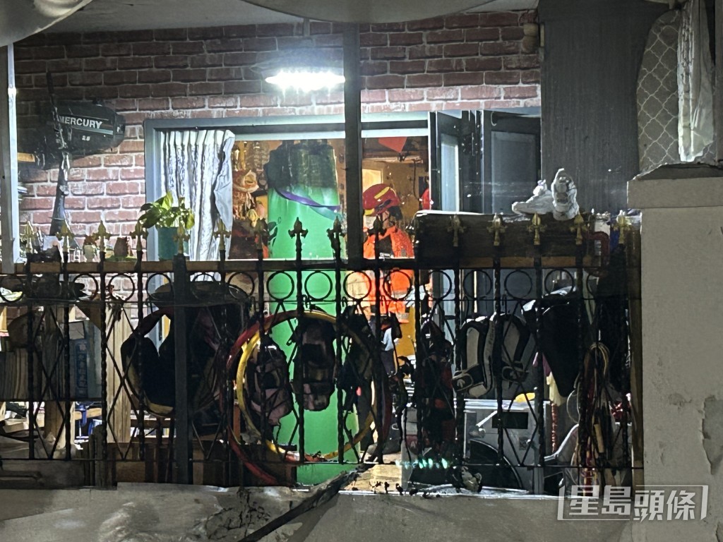 現場為屯門掃管笏村均富花園一村屋。