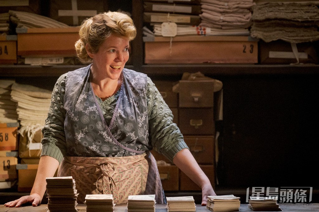 Olivia Colman演賓館及洗衣店老闆Mrs Scrubitt，衰人一名。