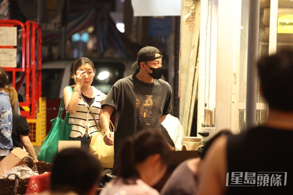 戴帽及口罩的林峯到場。 戴帽及口罩的林峯到場。