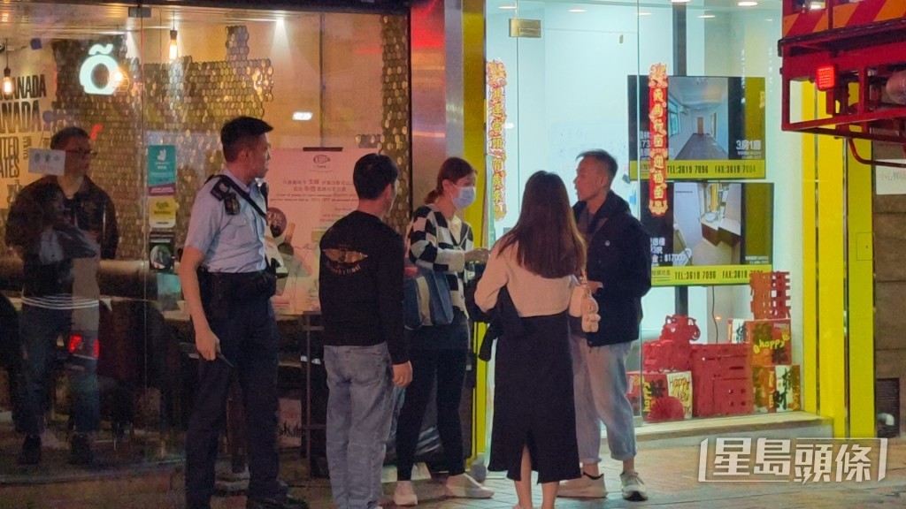 店舖女職員協助調查。 店舖女職員協助調查。