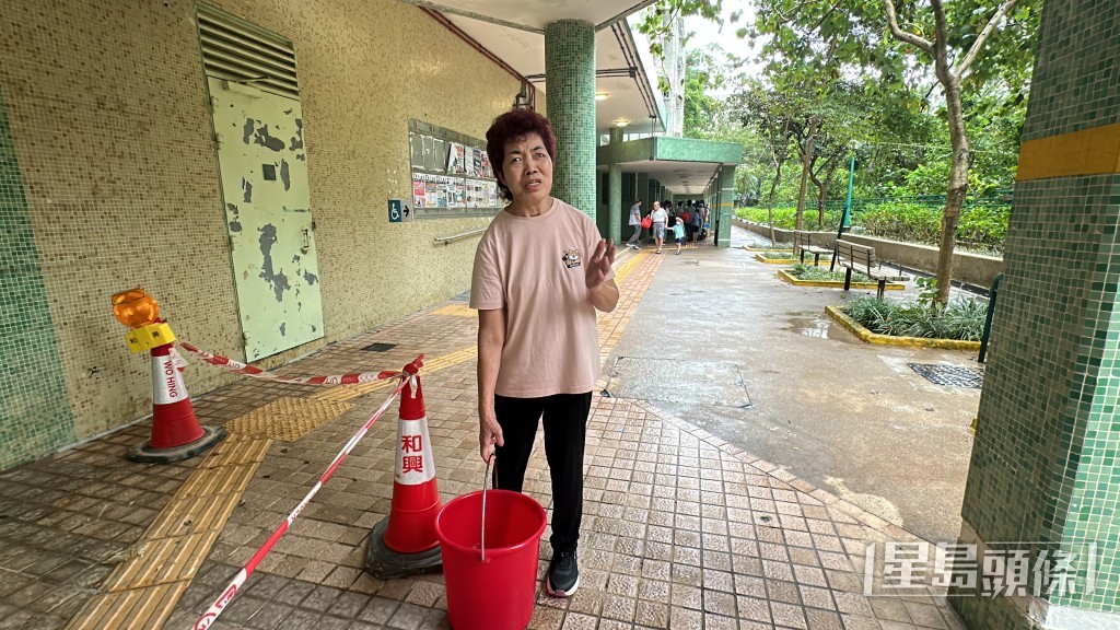 耀貴樓居民表示，「冇人同我哋講過幾時有水，剩係話盡量搶修。唔好彩。」梁國峰攝