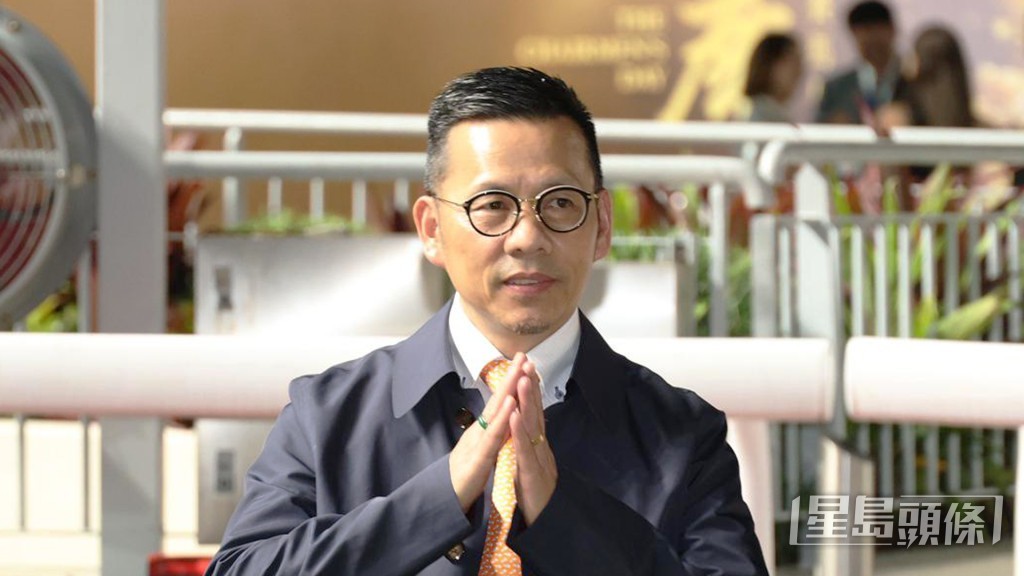 今朝「瑪瑙」和「乘數表」課後羅富全不僅隧道口接馬,仲罕見向兩位鞍上人追問走勢 今朝「瑪瑙」和「乘數表」課後羅富全不僅隧道口接馬,仲罕見向兩位鞍上人追問走勢