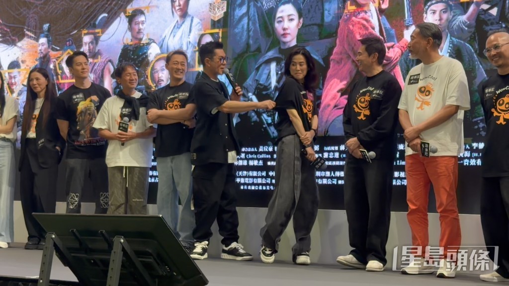 宣萱重演点穴，最后古天乐伸手笃向宣萱背脊，场面十分搞笑。