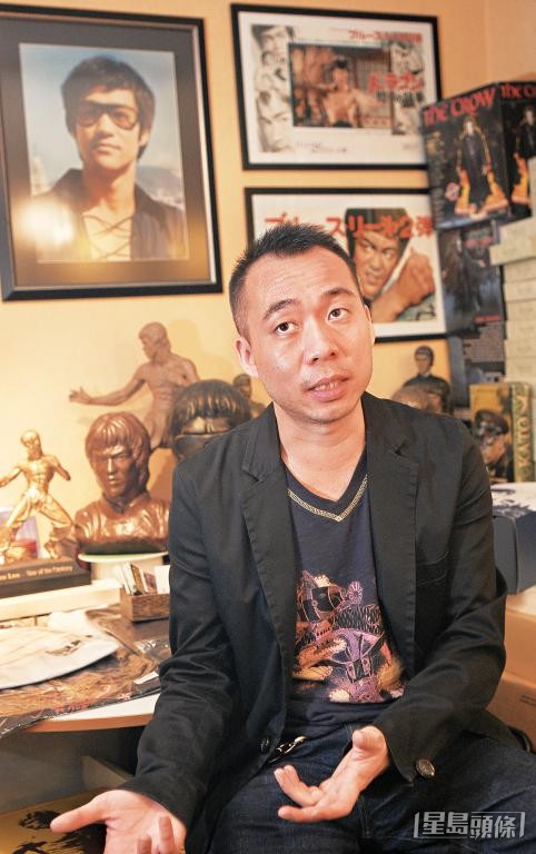 對李小龍銅像及事蹟徑獲中外旅客到訪,他表示無愧於偶像。 受訪者提供 對李小龍銅像及事蹟徑獲中外旅客到訪,他表示無愧於偶像。 受訪者提供