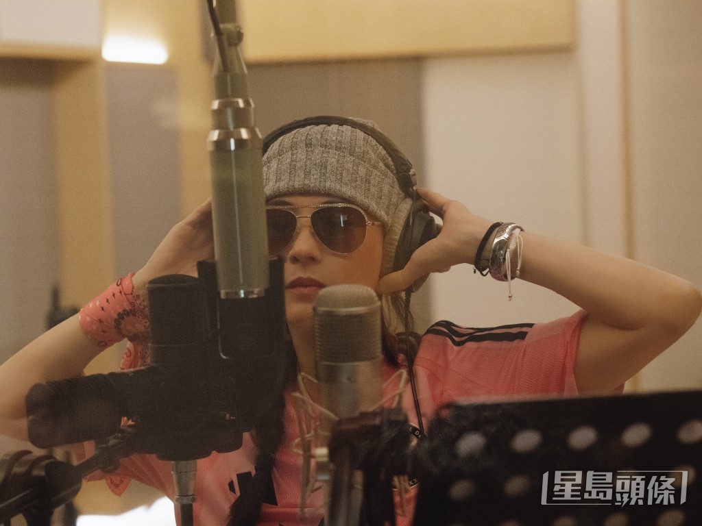 張柏芝再次走進錄音室錄音。
