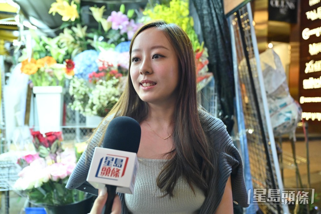 在蘭桂坊附近上班的白領Jo。鍾健華攝 在蘭桂坊附近上班的白領Jo。鍾健華攝