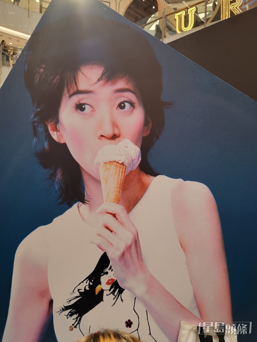 “传承．永恒传奇 #梅艳芳”多媒体纪念展览开幕典礼正在旺角一座商场举行。