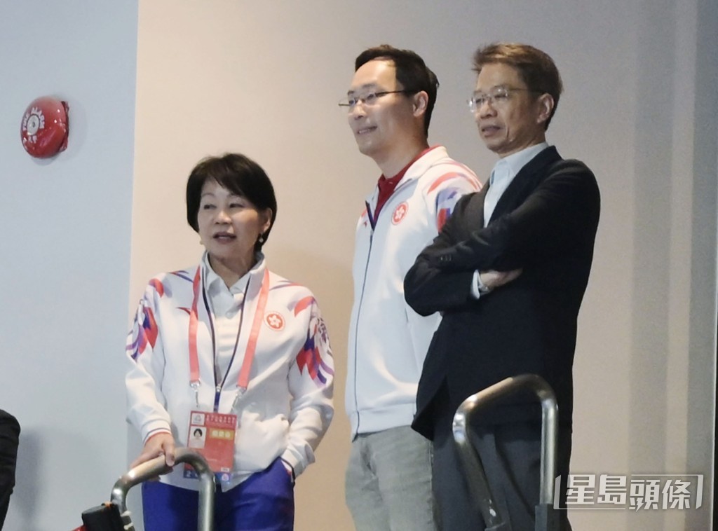 體育專員蔡健斌（中）亦有到場。