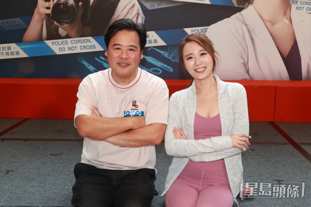 韋家雄未試過可以昅咁大群女同事做瑜伽。 韋家雄未試過可以昅咁大群女同事做瑜伽。