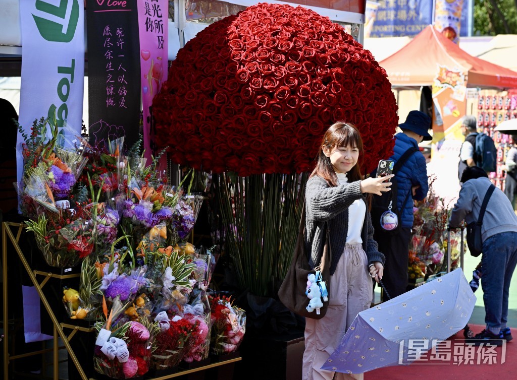 农历新年将至，全港14个年宵市场今日开锣。