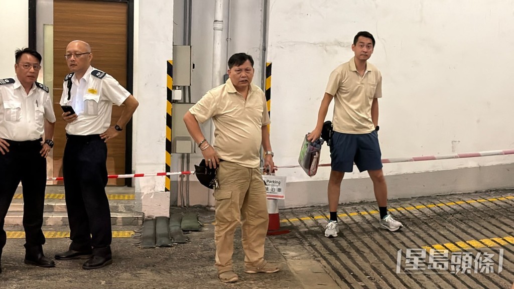 男司機(圖中)報稱胸口不適送院。 男司機(圖中)報稱胸口不適送院。
