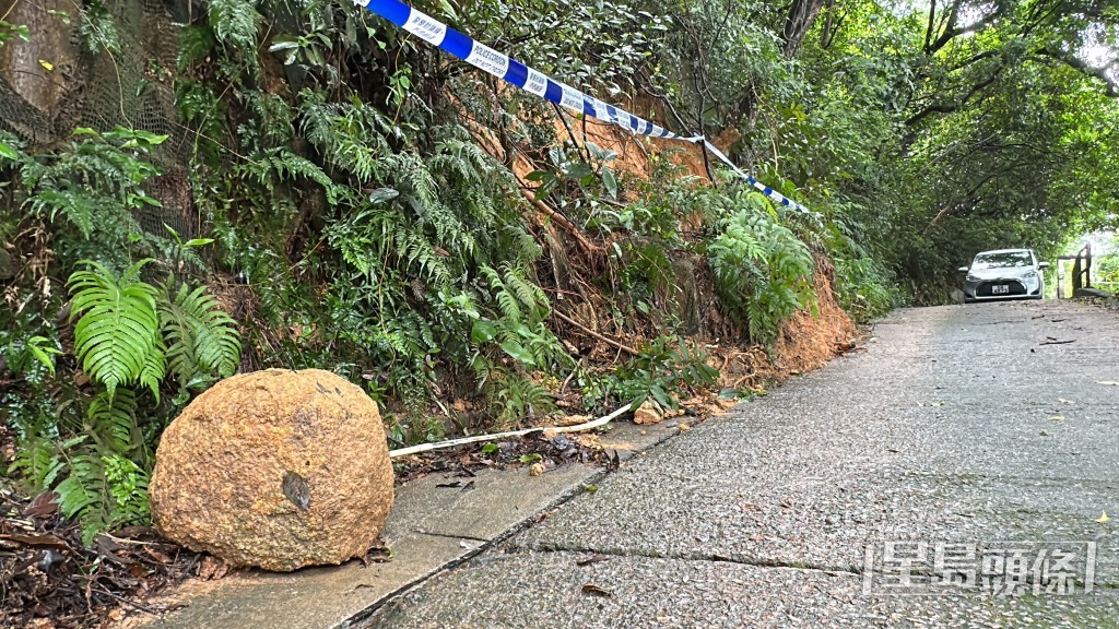 沙田道風山路斜坡塌山泥 警圍封待維修。劉漢權攝
