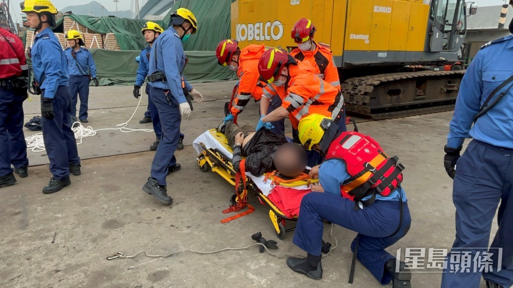 男子昏迷不醒送院。