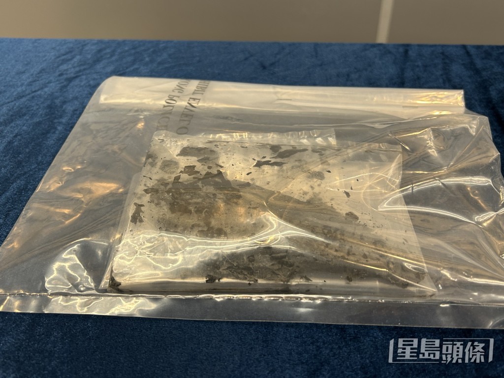 懷疑涉案打火機及燒過紙碎。