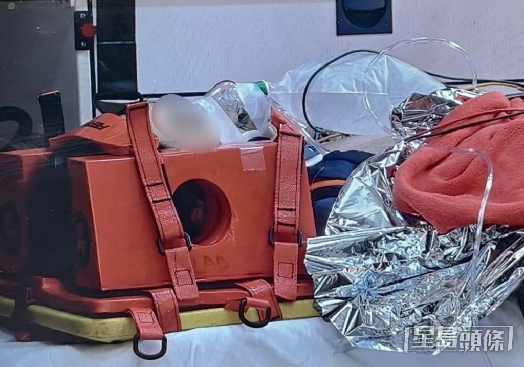 男童清醒送院。 男童清醒送院。