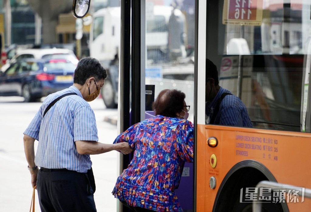 長者2元乘車優惠成為全城焦點。資料圖片