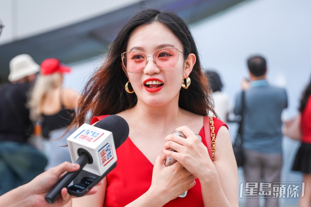上海旅客李小姐稱遇上大霧有點遺憾。 上海旅客李小姐稱遇上大霧有點遺憾。
