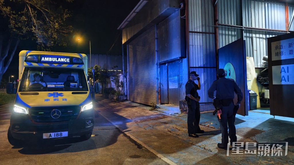 兩艘舢舨已停泊在三門仔漁安街一船廠。 兩艘舢舨已停泊在三門仔漁安街一船廠。